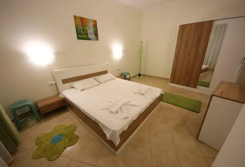 プールの見える１ベッドルームアパートメント, Menada Negresco Apartments