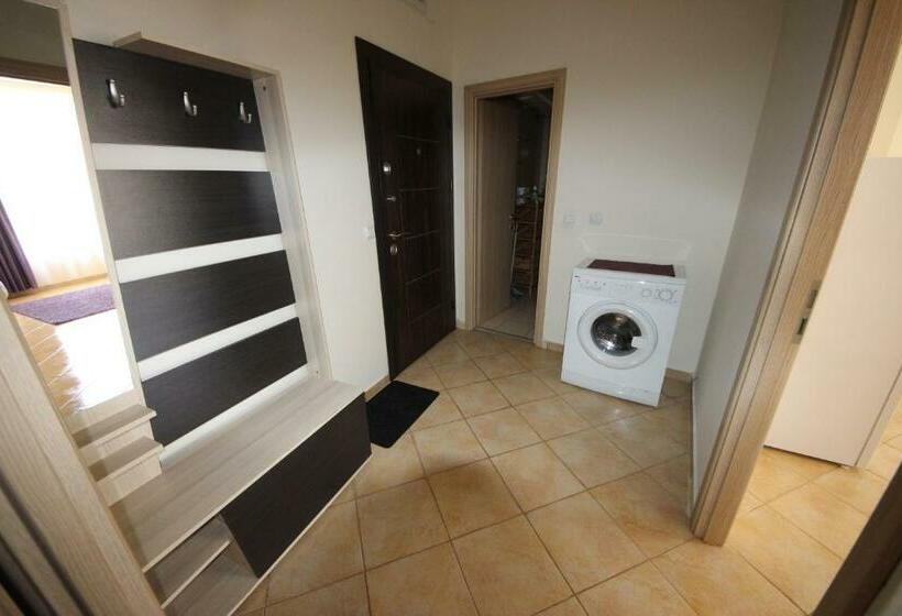 プールの見える１ベッドルームアパートメント, Menada Negresco Apartments