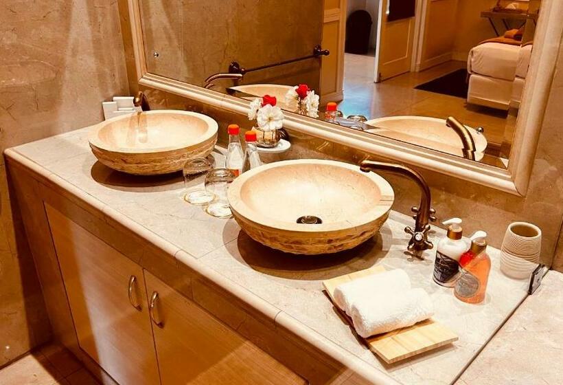 高级套房, 27a On Angus