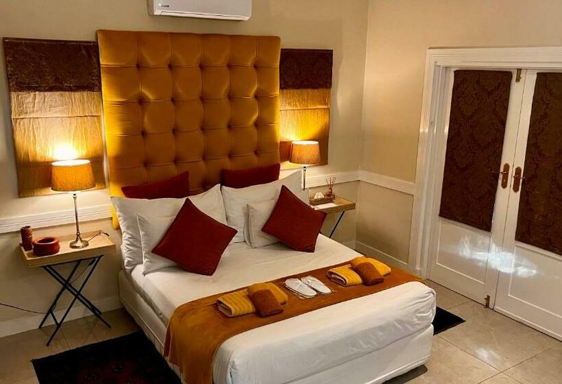 高级套房, 27a On Angus