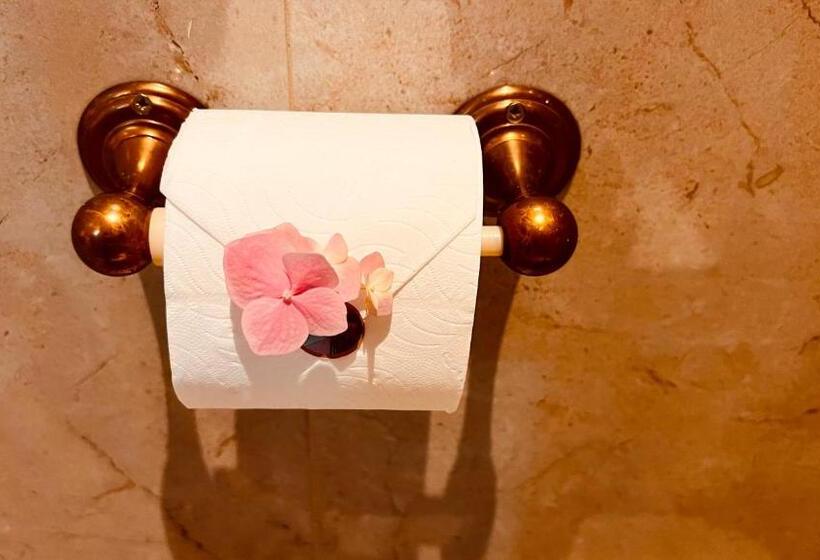 高级套房, 27a On Angus