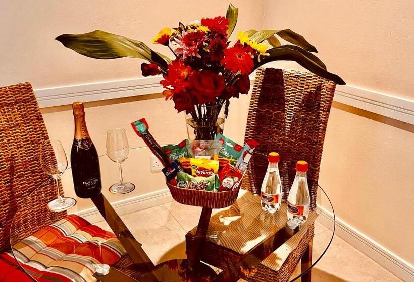 高级套房, 27a On Angus