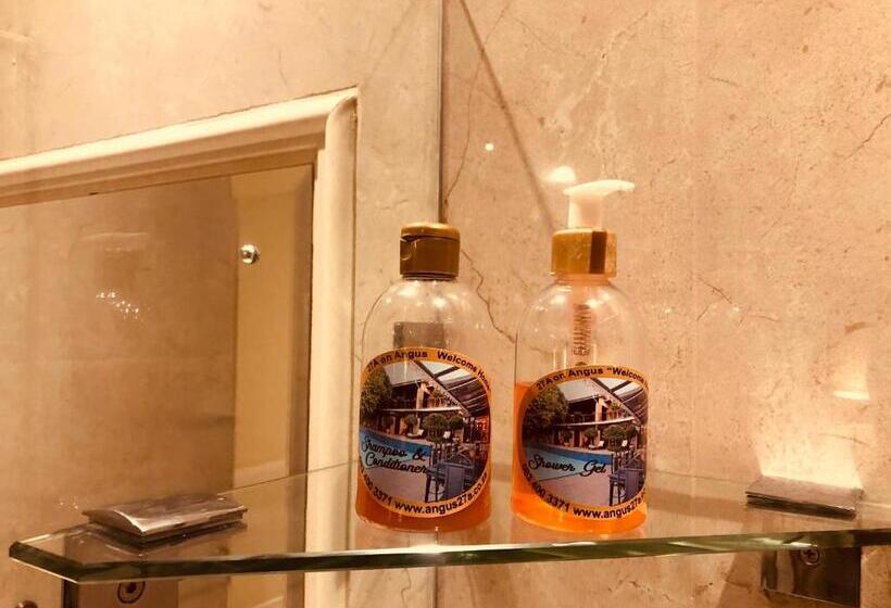 高级套房, 27a On Angus