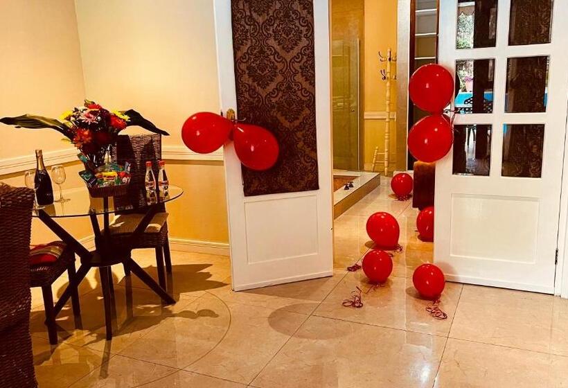 高级套房, 27a On Angus