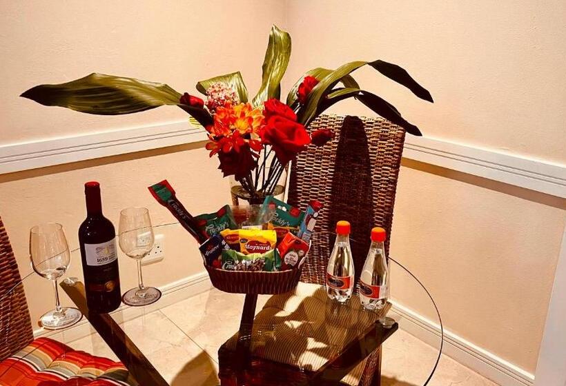 高级套房, 27a On Angus