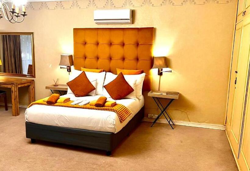 高级大房间, 27a On Angus