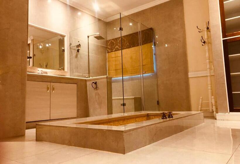 高级套房, 27a On Angus