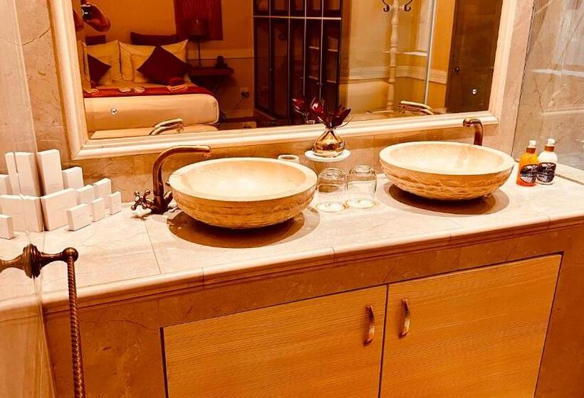 高级套房, 27a On Angus