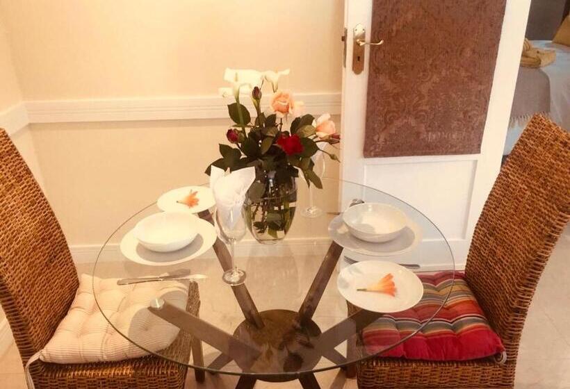 高级套房, 27a On Angus