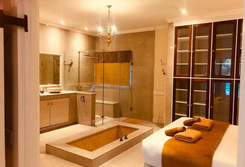 高级套房, 27a On Angus