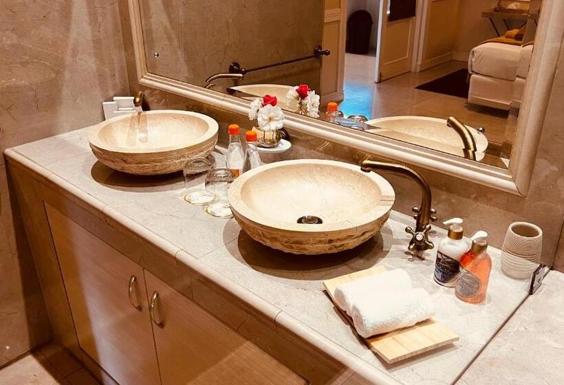 高级套房, 27a On Angus