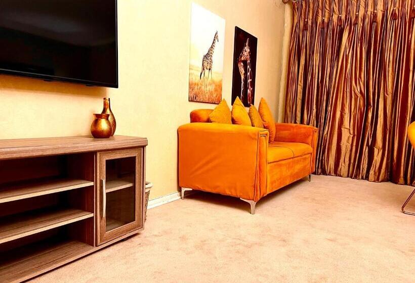 高级大房间, 27a On Angus