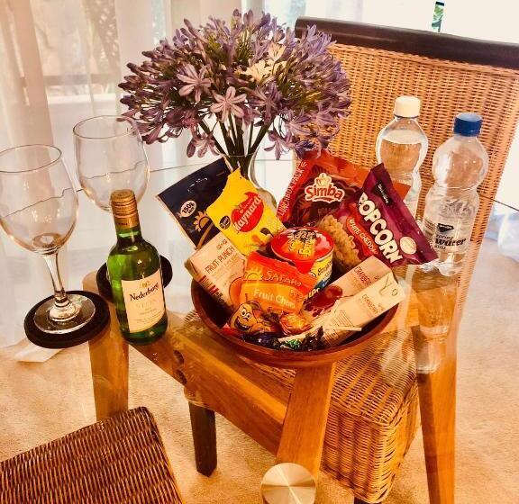 高级大房间, 27a On Angus