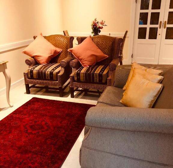 高级套房, 27a On Angus