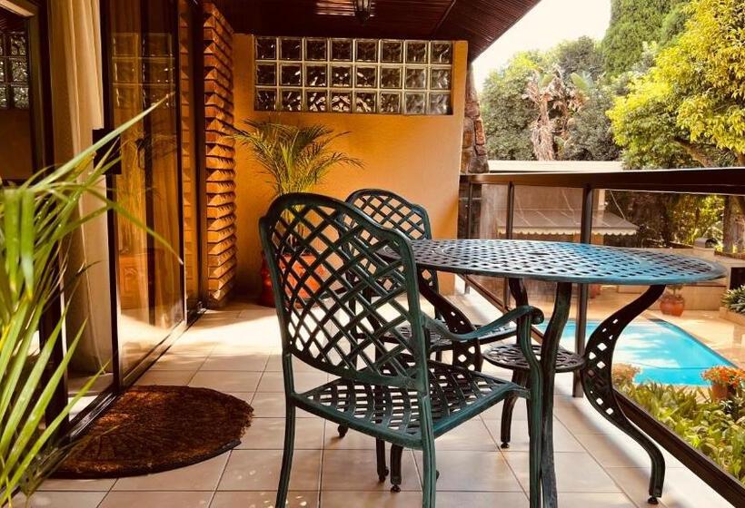 带大床的标准间, 27a On Angus