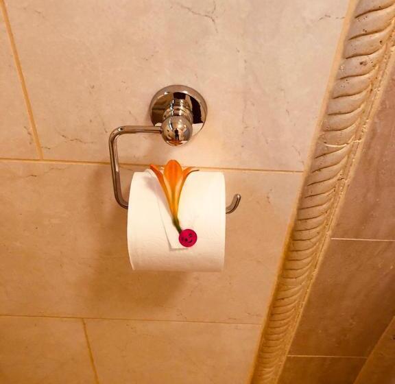 带大床的标准间, 27a On Angus