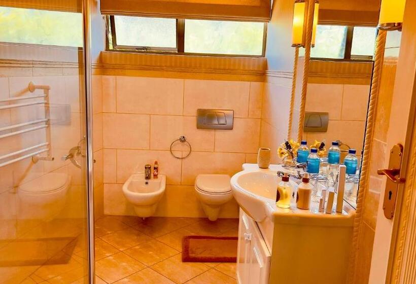 带大床的标准间, 27a On Angus