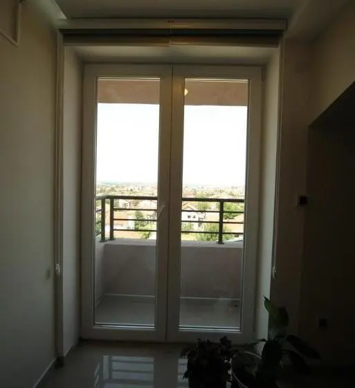 اتاق لوکس, Agent Lux Apartments