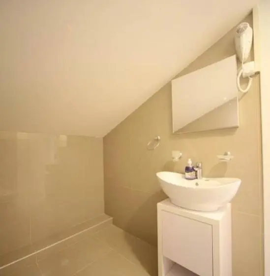 اتاق استاندارد, Agent Lux Apartments