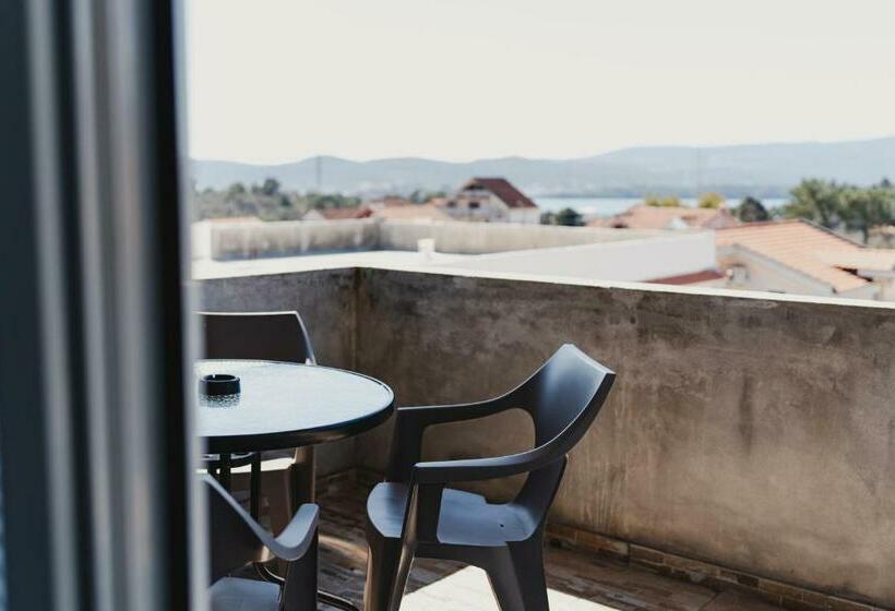 استودیوی استاندارد با چشمانداز دریا, Apartments Djukic