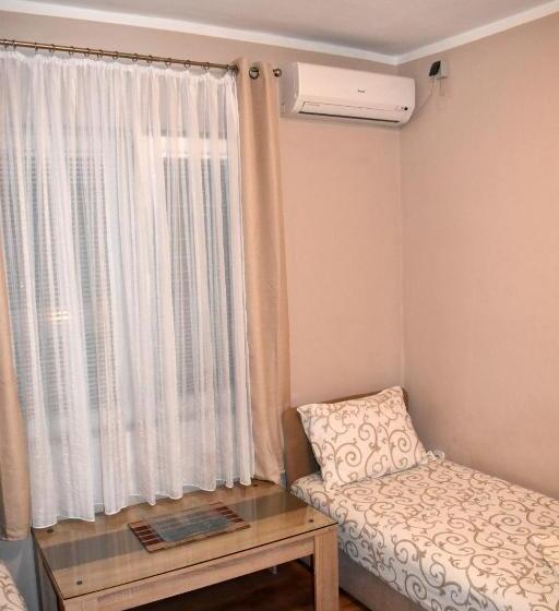 Standard Triple Room with Terrace, Apartments Djukic