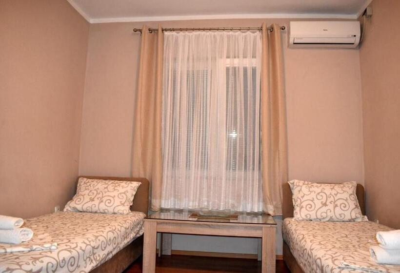 Standard Triple Room with Terrace, Apartments Djukic