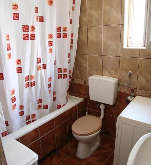 Standard Triple Room with Terrace, Apartments Djukic