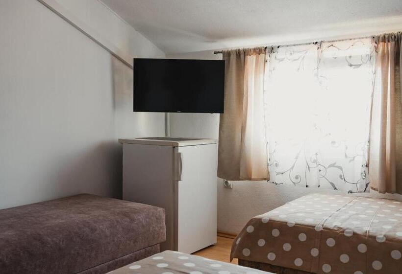 اتاق استاندارد سه نفره, Apartments Djukic