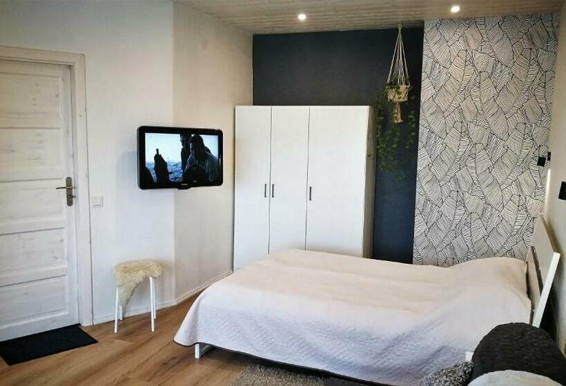 آپارتمان 1 خوابه با بالکن, Family House