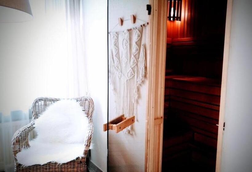 ویلای 1 خوابه, Family House