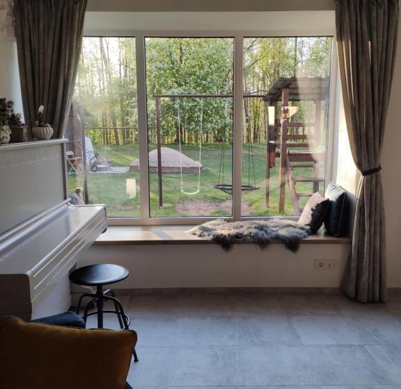 ویلای 1 خوابه, Family House