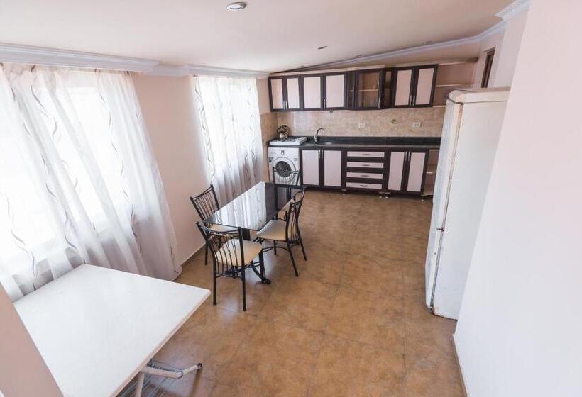 اتاق استاندارد با سرویس بهداشتی مشترک, Guesthouse Gorgasali 57