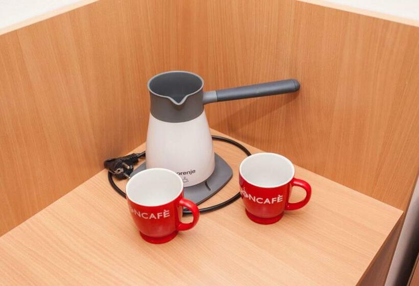 Quarto Triplo Basic, Vila Slavica