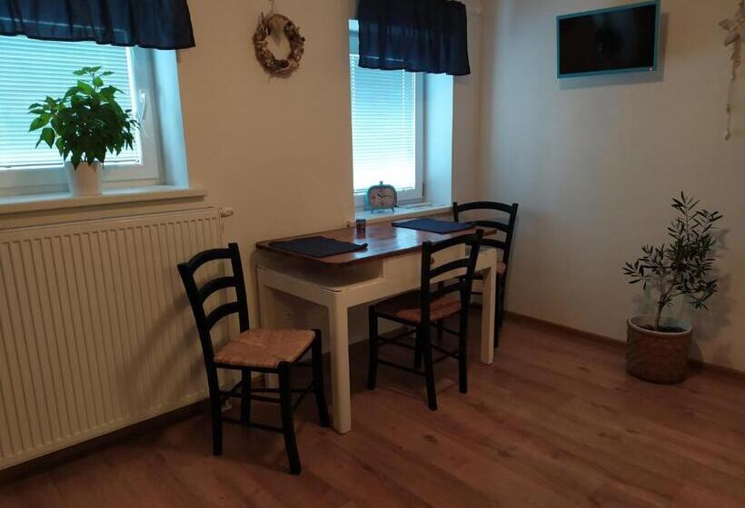 اتاق استاندارد سه نفره, Pension Skalka