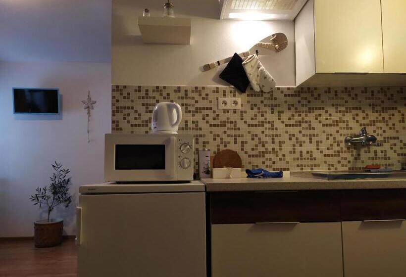 اتاق استاندارد سه نفره, Pension Skalka