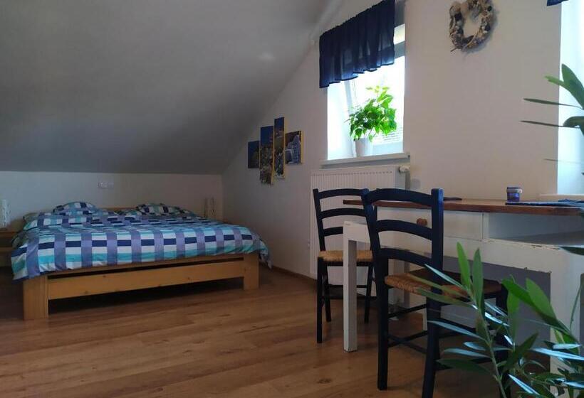 اتاق استاندارد سه نفره, Pension Skalka