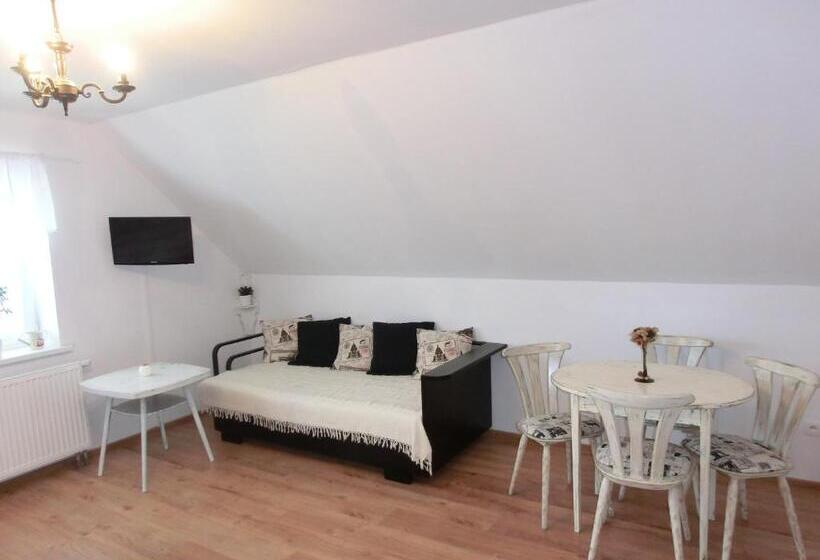 اتاق استاندارد سه نفره, Pension Skalka