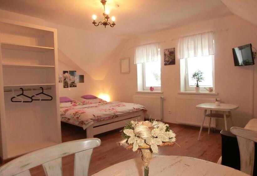 اتاق استاندارد سه نفره, Pension Skalka