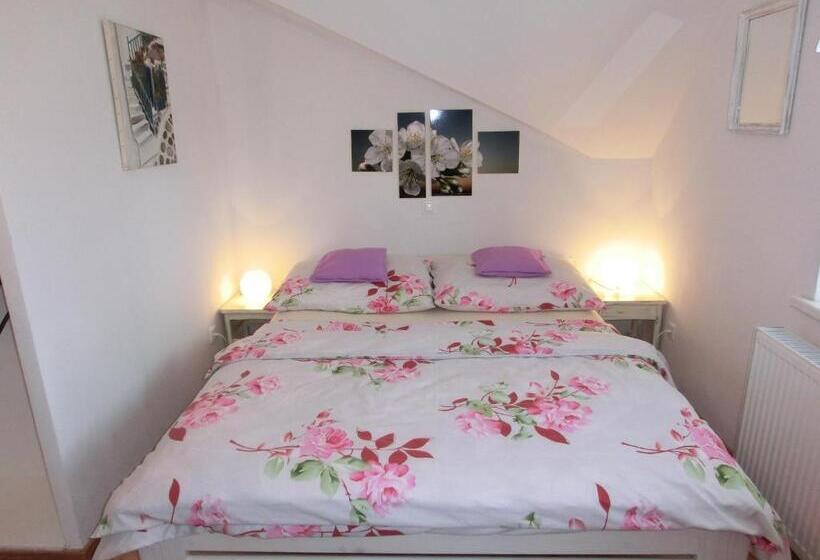 اتاق استاندارد سه نفره, Pension Skalka