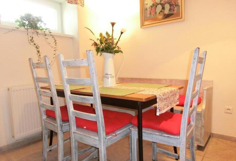 اتاق خانوادگی, Pension Skalka