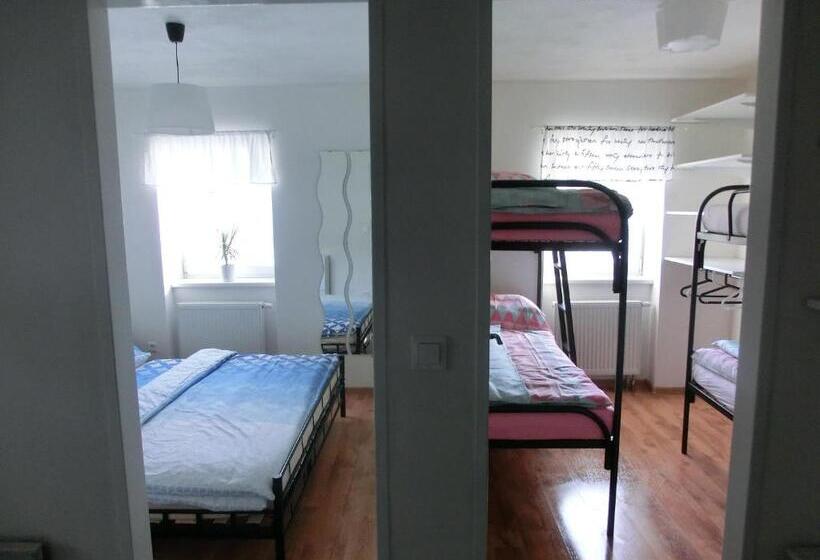 اتاق خانوادگی, Pension Skalka