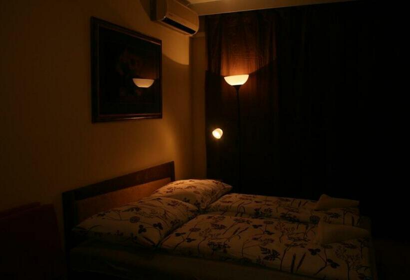 1 Schlafzimmer Apartment, Royal Studio Apartment