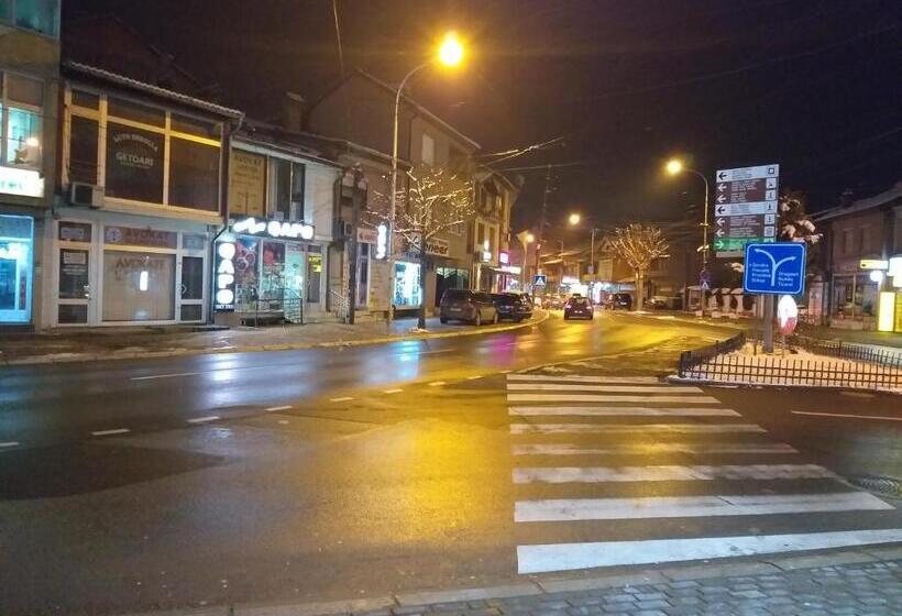 اتاق استاندارد سه تخته با چشمانداز باغ, Zani Hostel