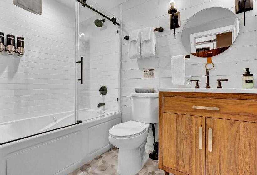 غرفة قياسية مزوَّدة بتراس, Chimney Hill Estate Inn