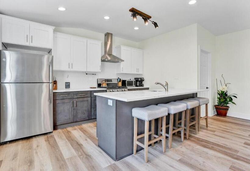 جناح ديلوكس, Chimney Hill Estate Inn