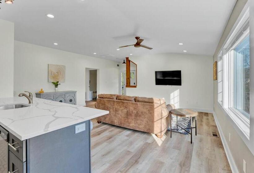 جناح ديلوكس, Chimney Hill Estate Inn