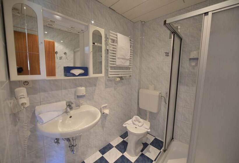 اتاق لوکس با بالکن, Rooms & Amoria Spa For Adults Only   Hotel Jägerhof Wörthersee