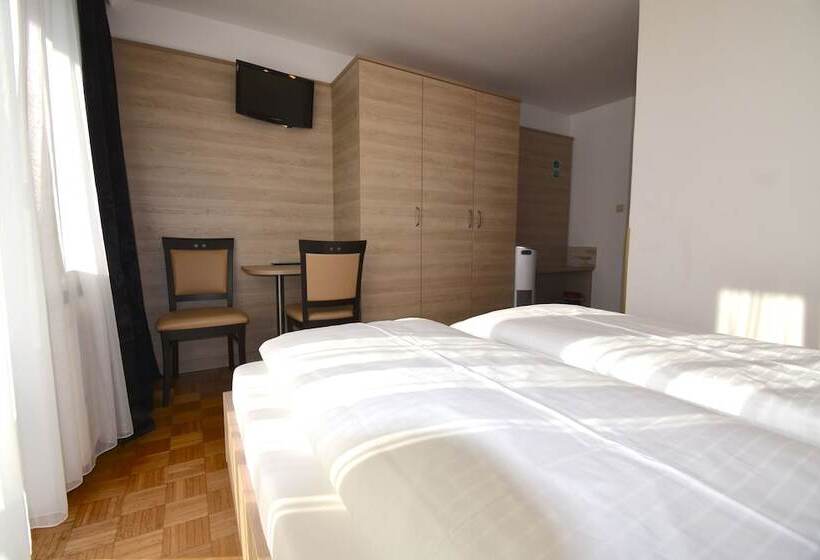 اتاق استاندارد با بالکن, Rooms & Amoria Spa For Adults Only   Hotel Jägerhof Wörthersee