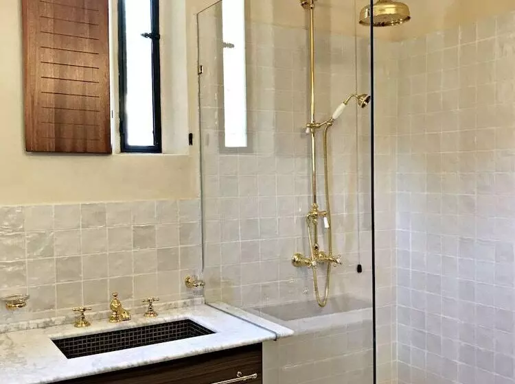 سوییت لوکس, Albergo Villa Marta