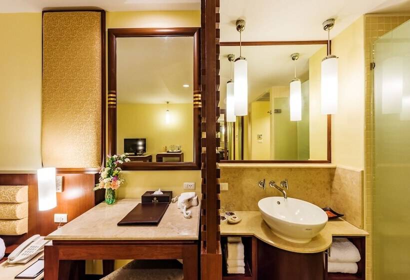 Deluxe Room, Duangjitt Resort, Phuket